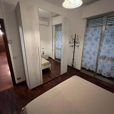 아파트 600 Meters From The Sea